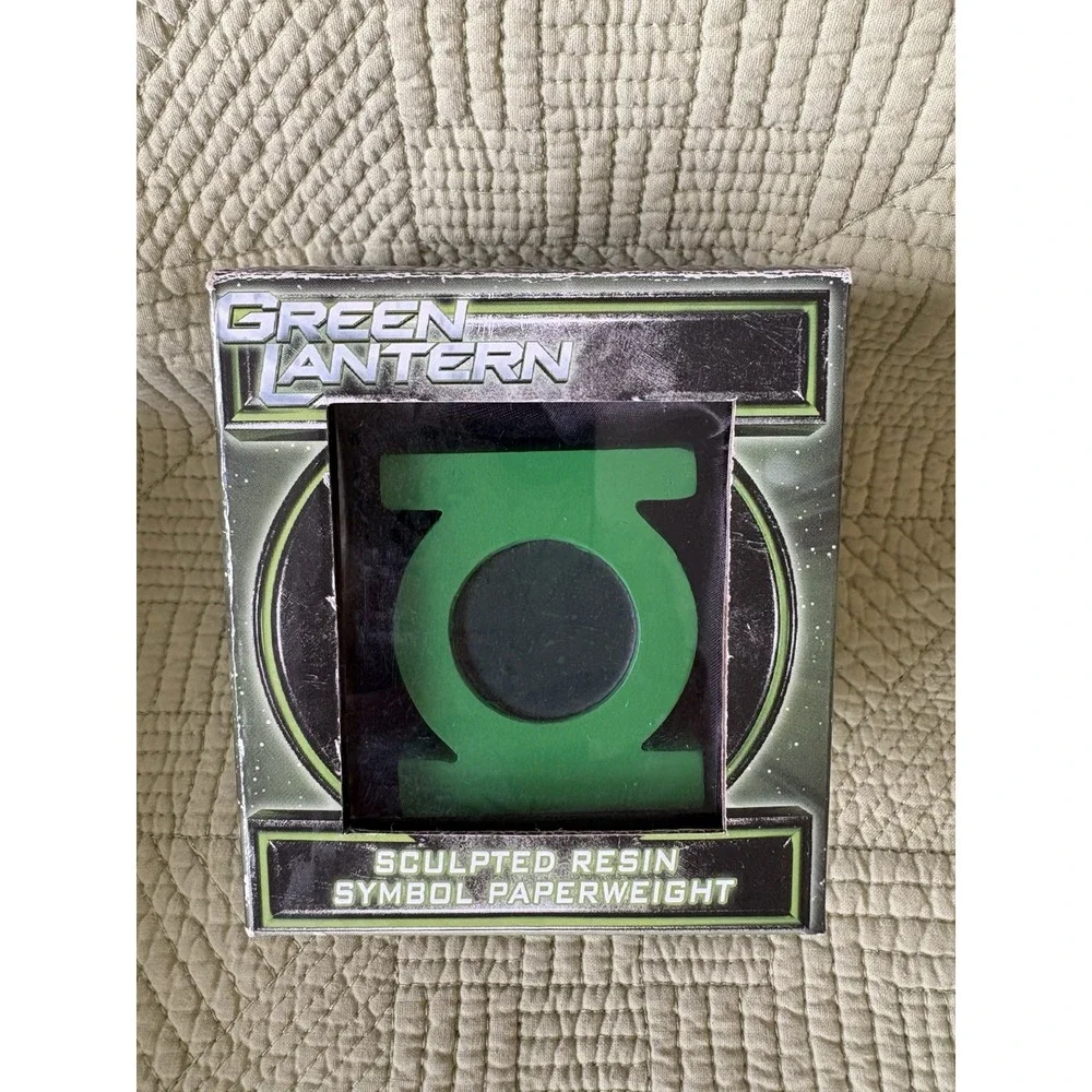 NECA Green Lantern Sculpted Resin Symbol Paperweight DC Comics 2011 w/ Box